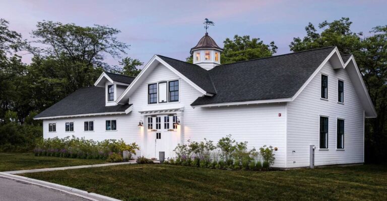 North-Shore_Westleigh-Farm_Stable-Twilight-crop-1024x530