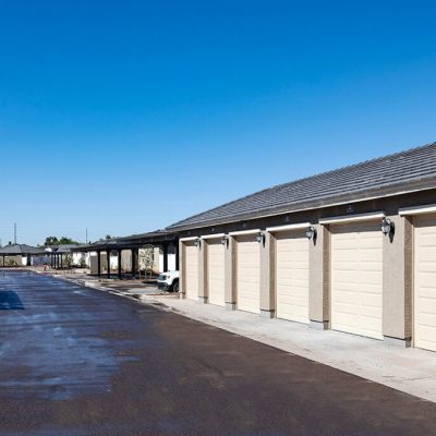 Hillstone_HillstoneResidencesatCanyonTrails_Garages1-web-1024x683